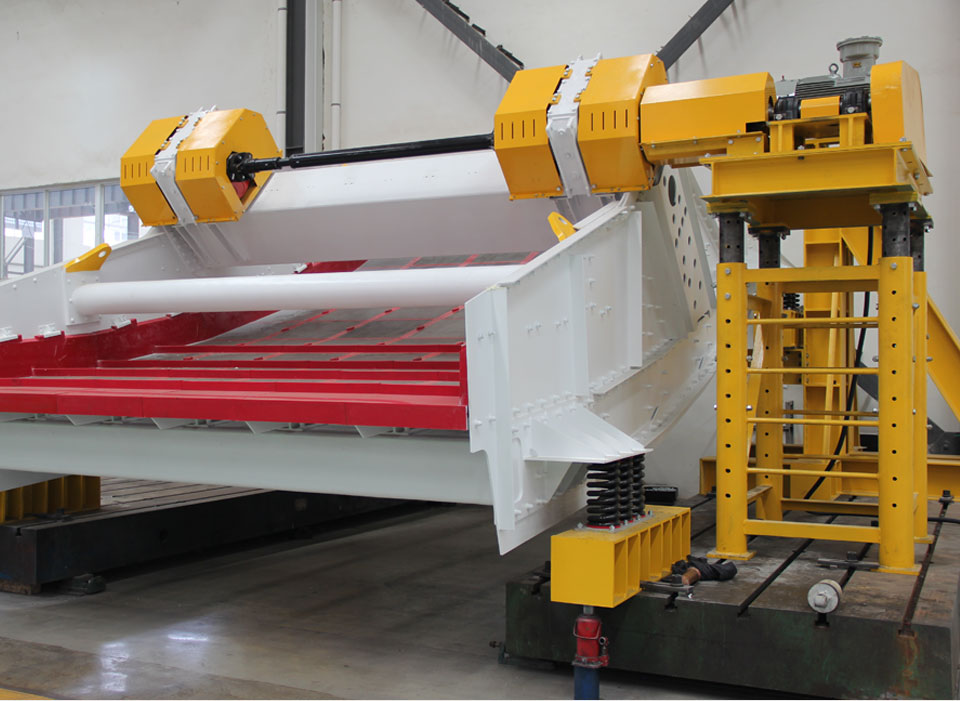 直線振動(dòng)篩物料跑偏的原因是什么？附：解決措施